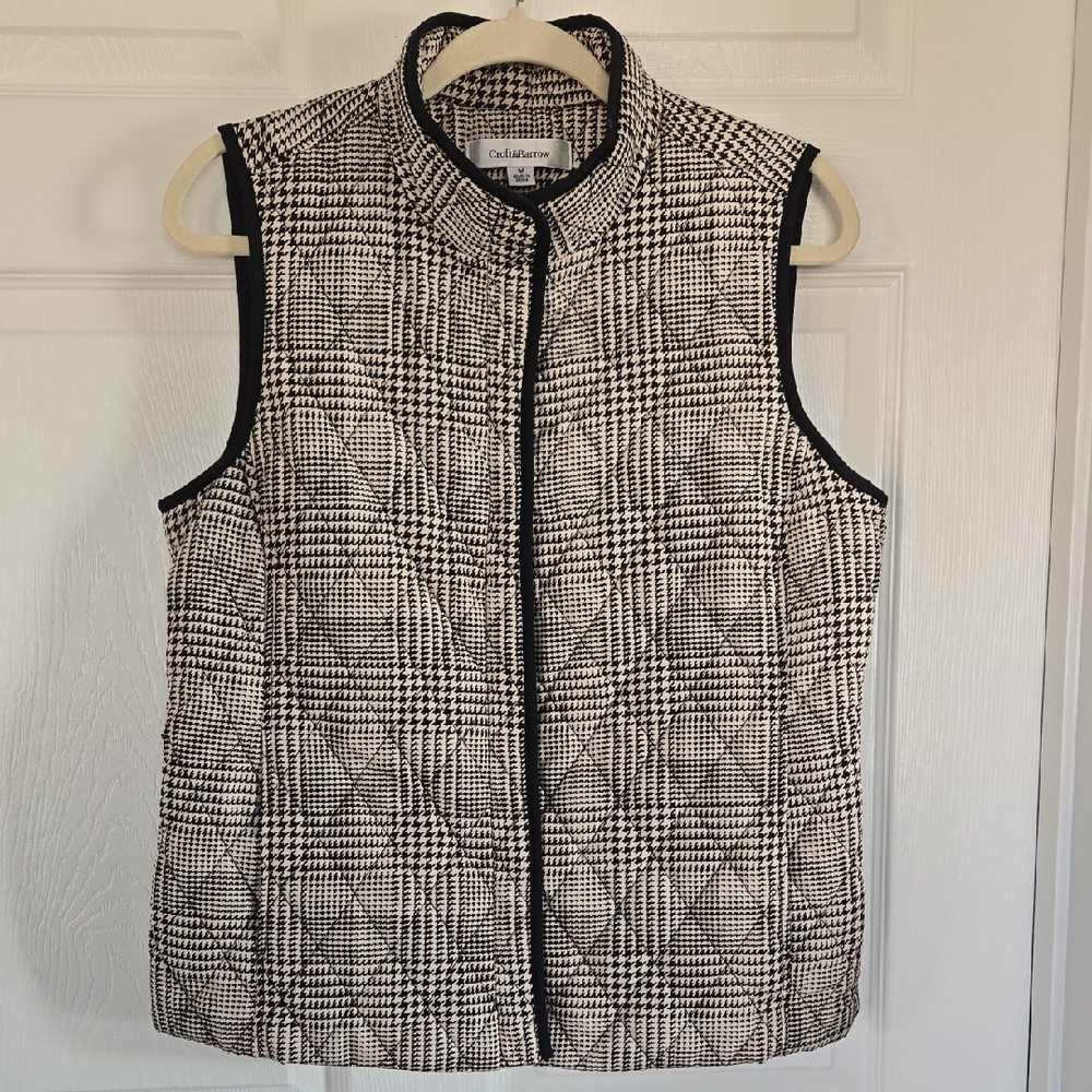 Croft & Barrow Puffer Vest Size Medium Black And White